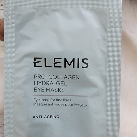 NWT travel cosmetic bag with lots of samples and travel size items - Picture 9 of 16